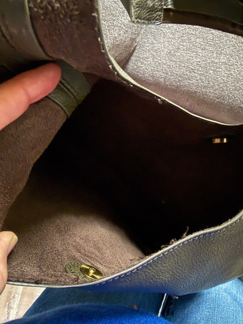 Elegant Olive Green Leather Shoulder Bag - Picture 8 of 8